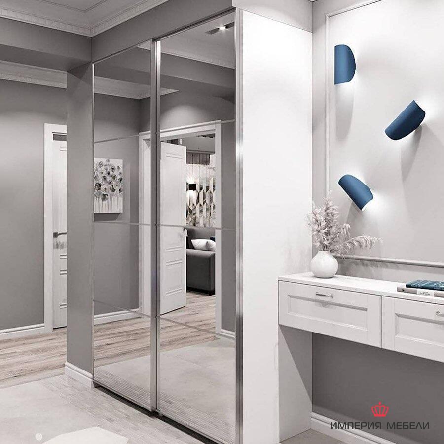 Шкаф-купе в прихожую с зеркалом и подвесной тумбой