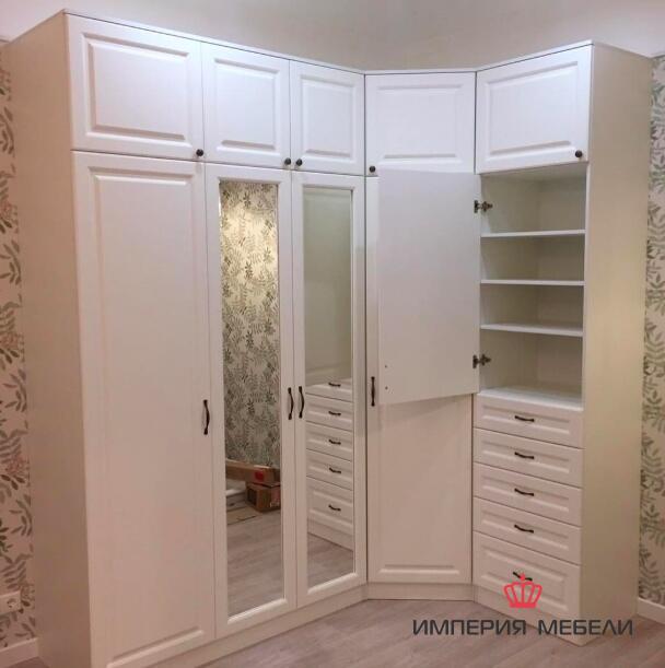 Шкаф-купе в спальню распашной с панелями МДФ