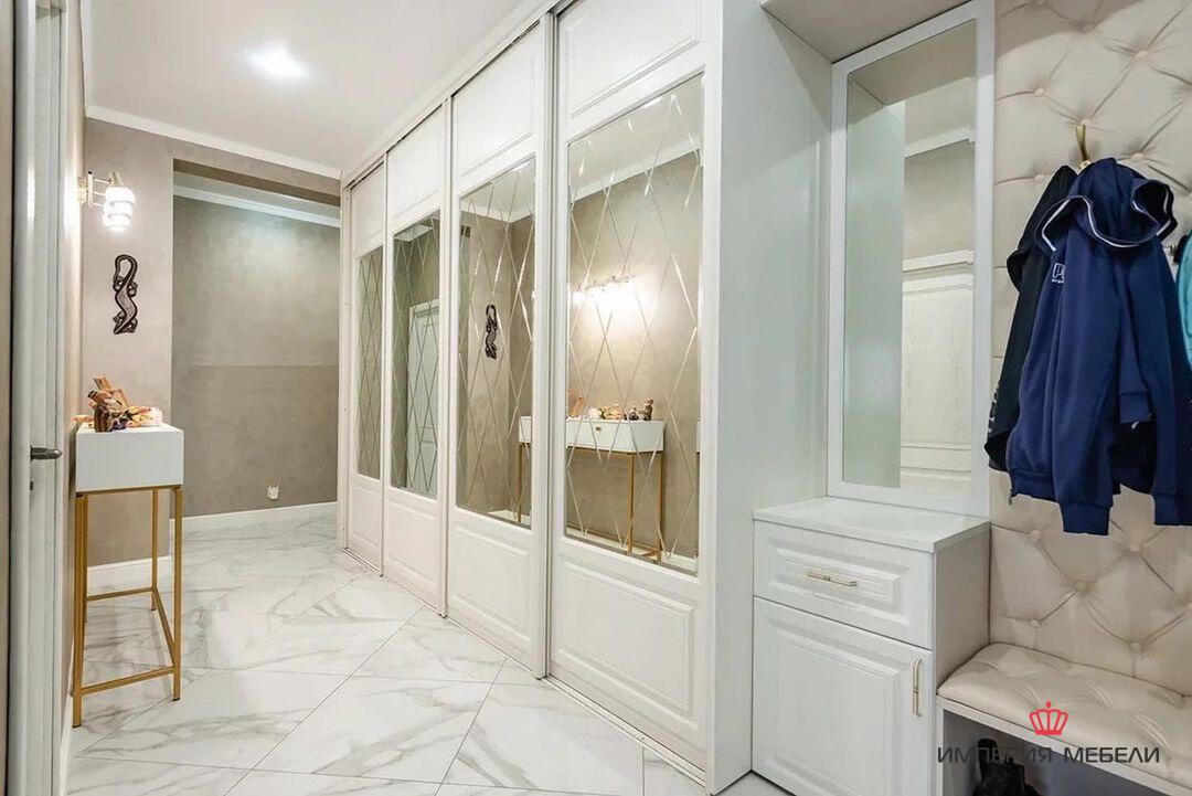 Шкаф-купе в прихожую с гравировкой