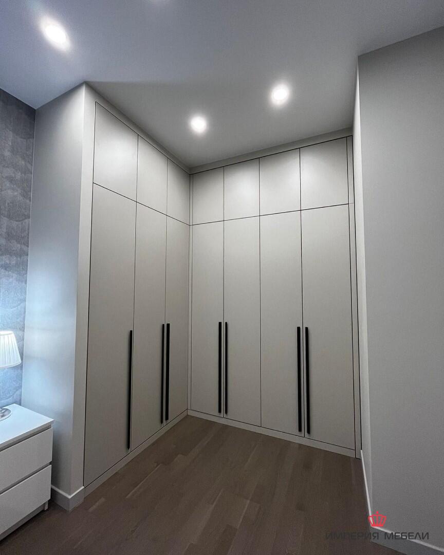 Угловой шкаф в спальню №1