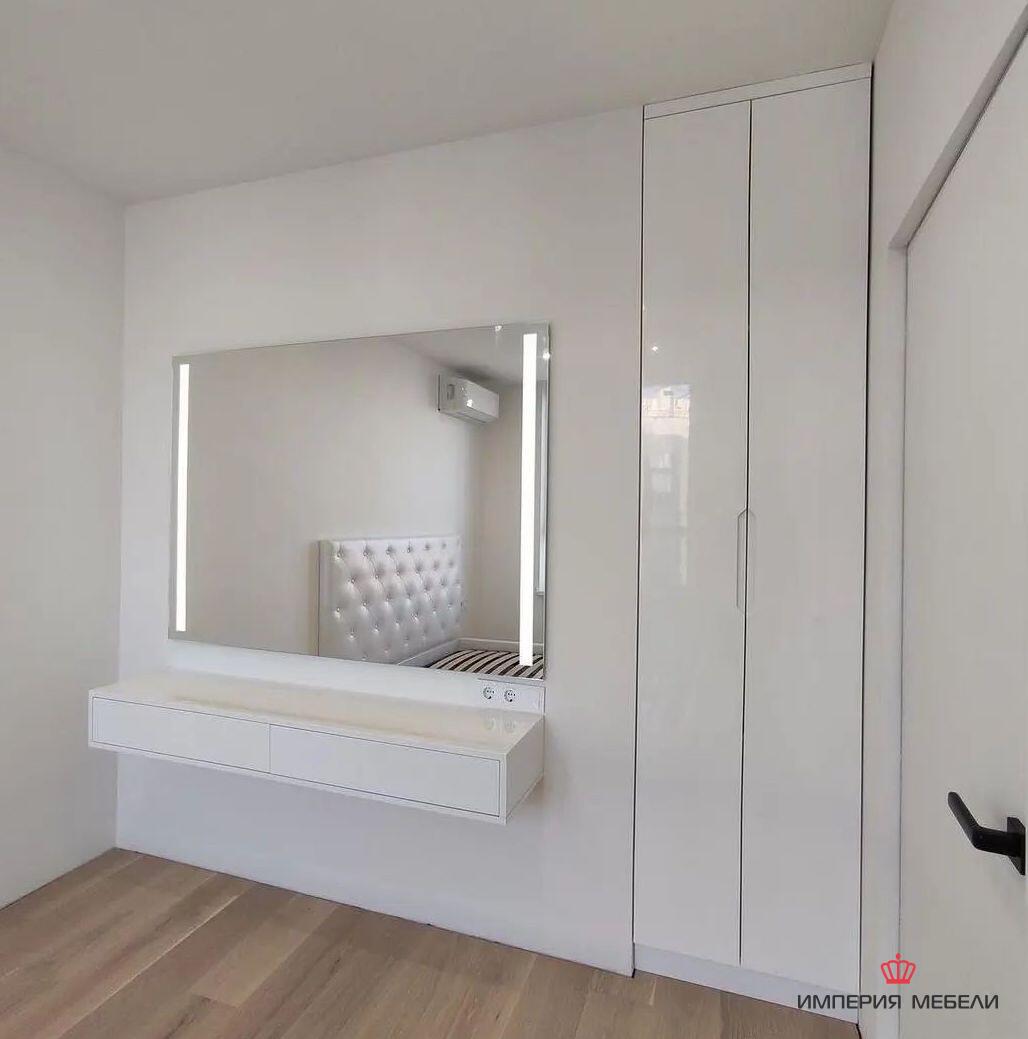 Шкаф в спальню узкий №13