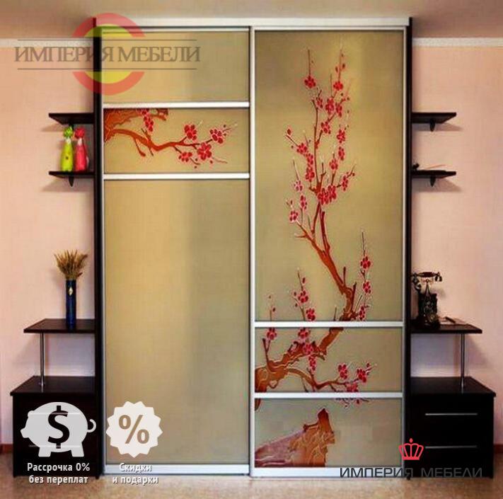 Встроенный шкаф-купе в прихожую с рисунком "Сакура"