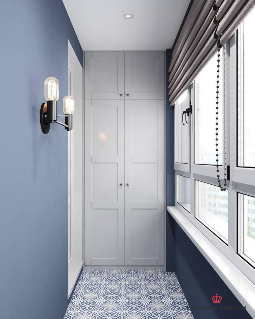 Встроенный шкаф узкий на балкон