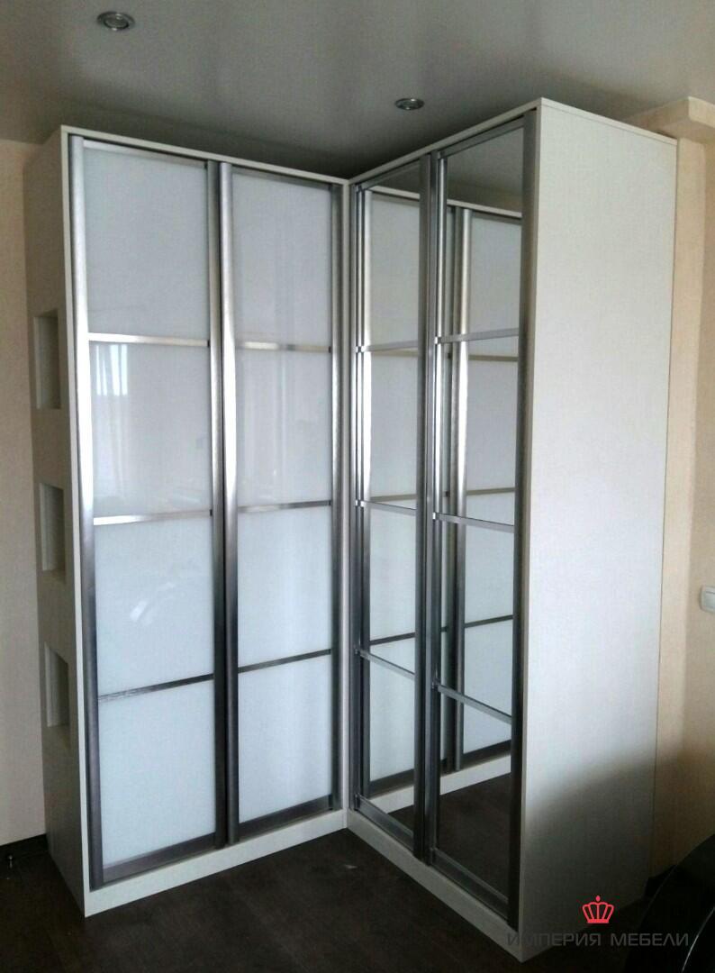 Угловой шкаф-купе встроенный с зеркалом №10