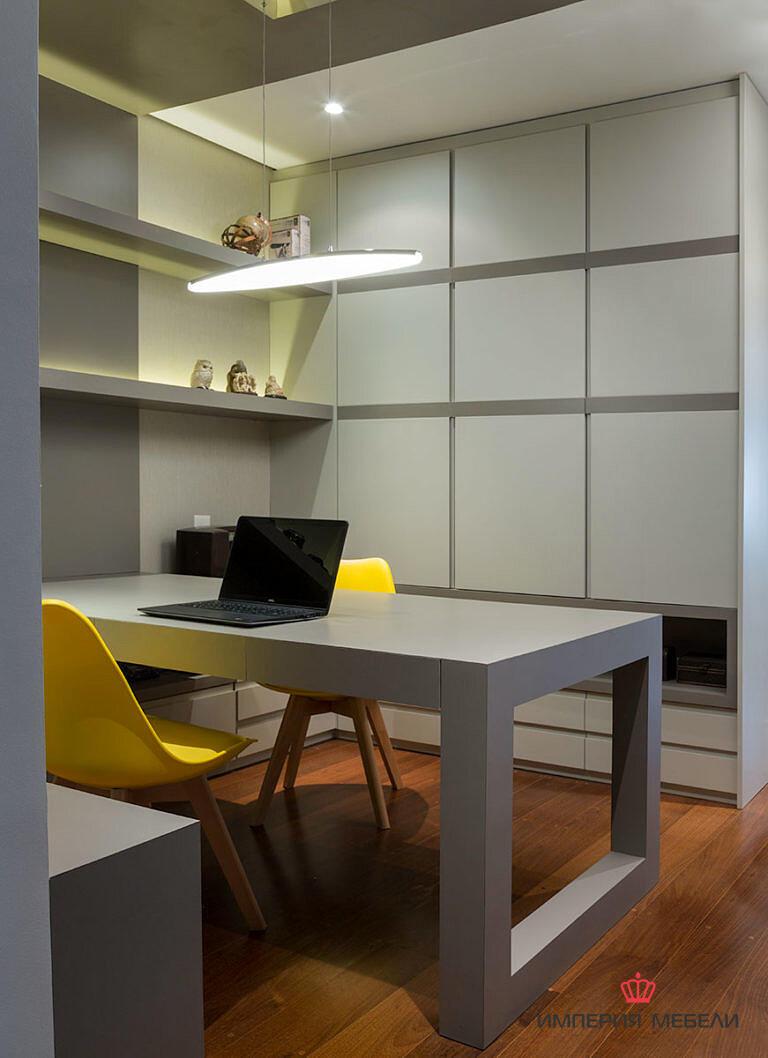 Встроенный шкаф-купе светлый с фасадами МДФ