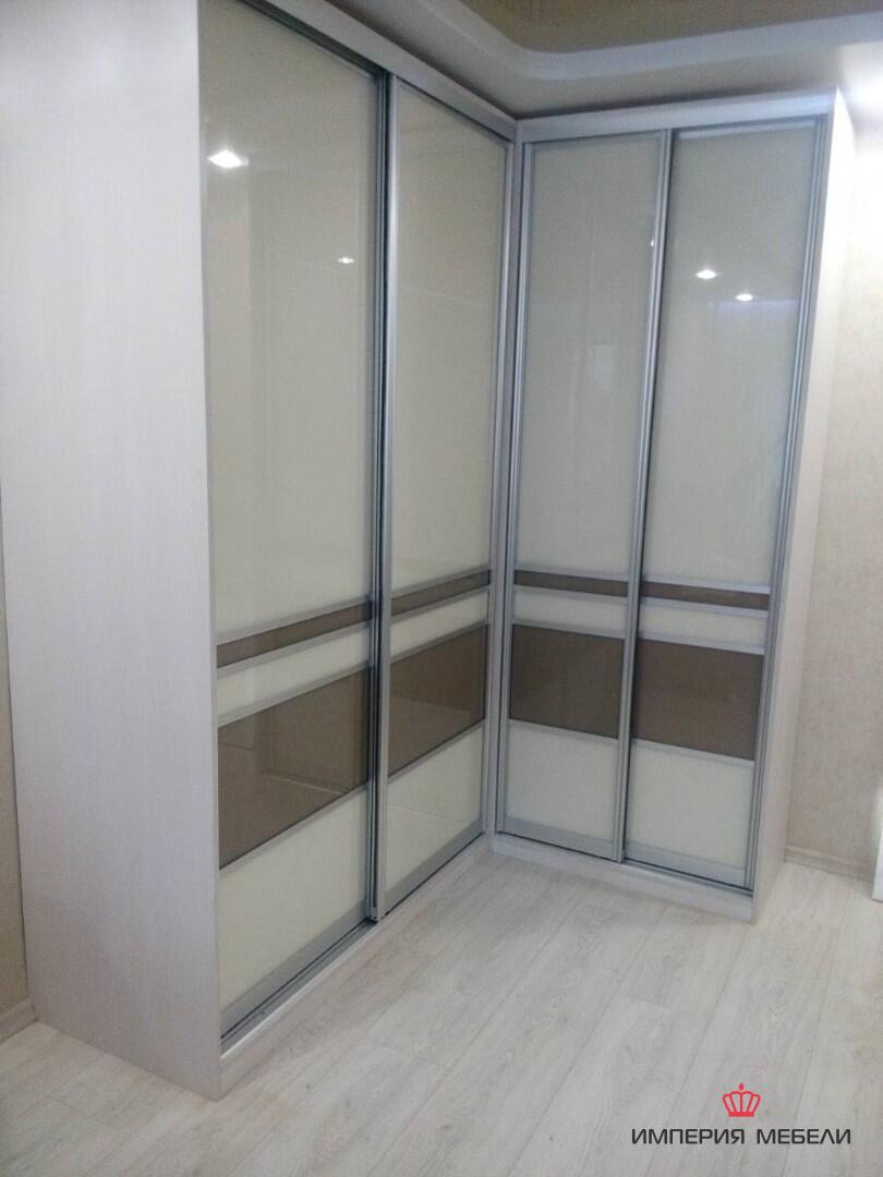 Встроенный шкаф-купе уголком